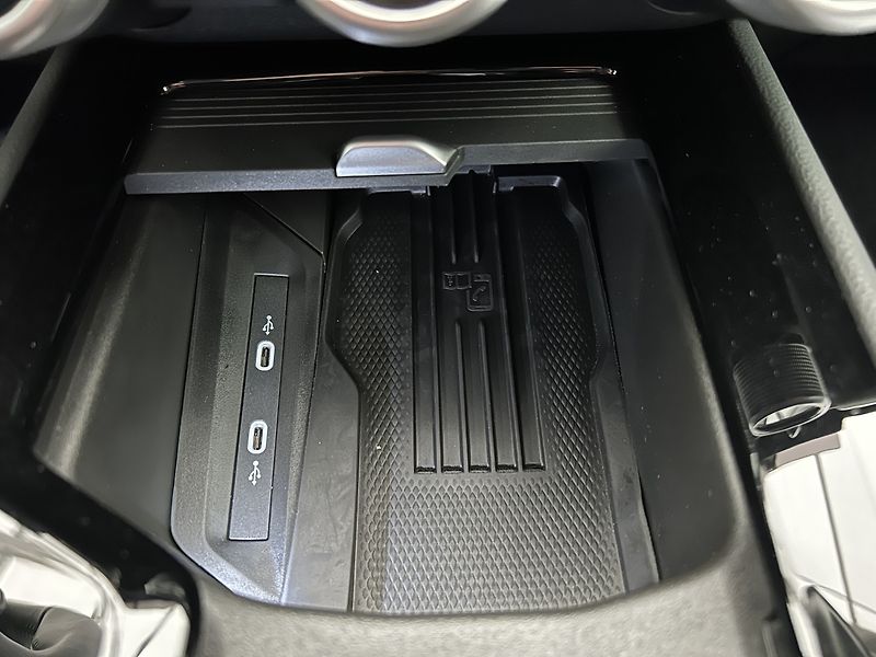 Škoda Superb 2.0 TDI 4x4 L & K - fotka 21 z 30