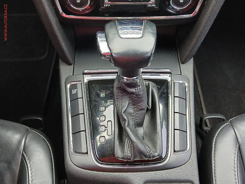 Škoda Superb (2009) 2.0TDi, ČR, DSG, bixen, kůže - fotka 16 z 20