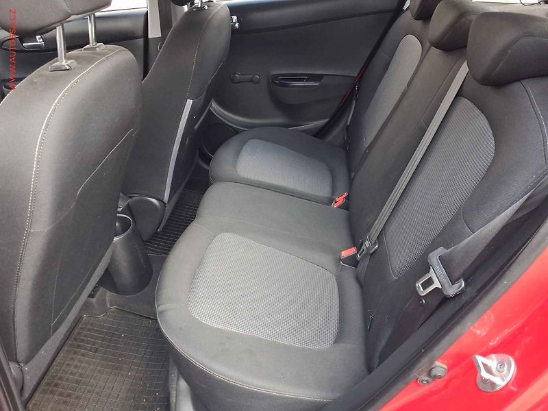 Hyundai i20 (2013) 1.2i, ČR, Klima - fotka 10 z 13