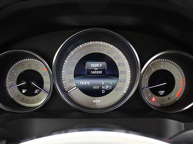 Mercedes-Benz Třídy E 2,0 Cabrio E 200 7G-tronic - fotka 22 z 32