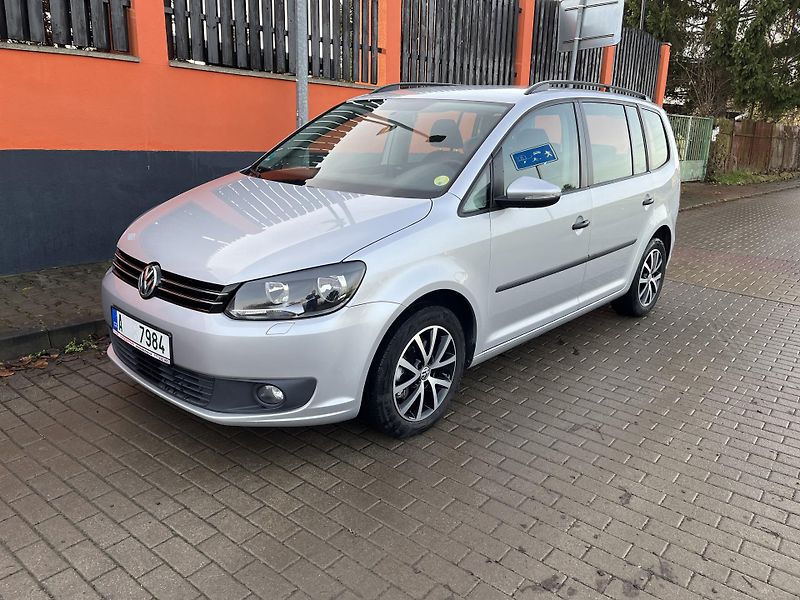 Volkswagen Touran 1.6 TDi DSG Serviska - fotka 1 z 37