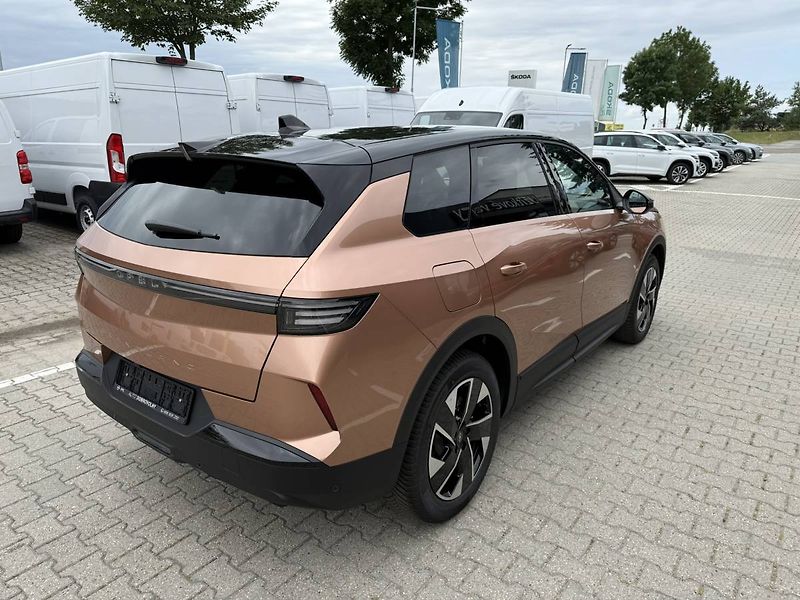 Opel Grandland GS Hybrid 1.2 TURBO (107kW/145 - fotka 5 z 25