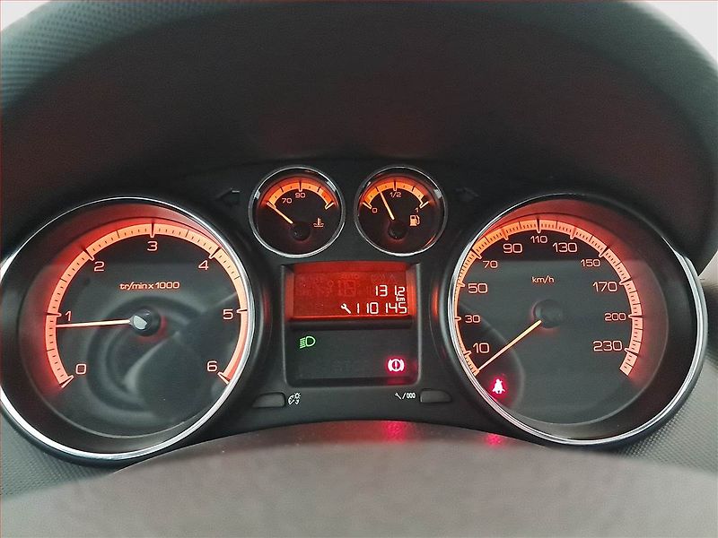 Peugeot 308 (2011) 1.6 HDi, Serv.kniha, Tempomat - fotka 11 z 15