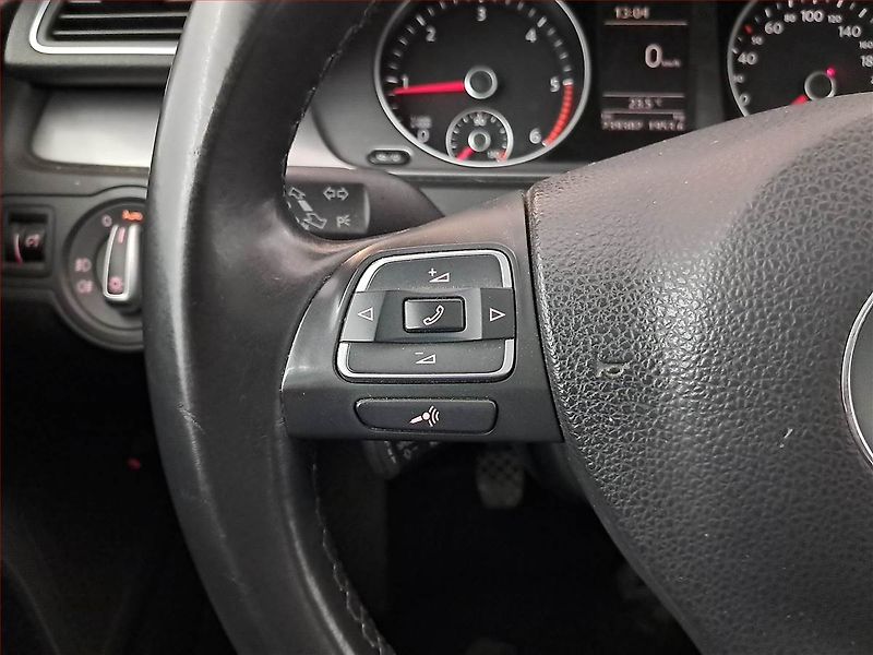 Volkswagen Passat (2014) 2.0 TDI, Navi, Xenony - fotka 19 z 23