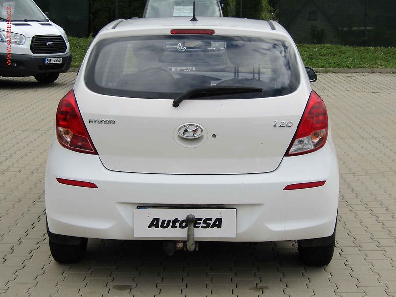 Hyundai i20 (2013) 1.3i, AC, TZ - fotka 5 z 16