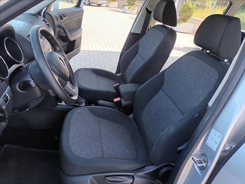 Škoda Yeti 1,2 TSI,77KW,SERVIS,PANO,TAŽNÉ - fotka 14 z 35