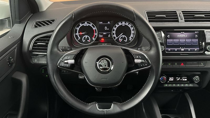 Škoda Fabia 1.0 TSI Ambition Combi - fotka 9 z 24