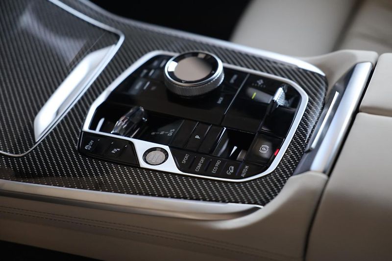 BMW X7 M60i xDrive - fotka 12 z 18