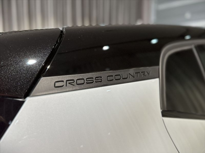 Volvo EX30 (2026) 0,0 P8 AWD  Ultra Cross Countr - fotka 14 z 38