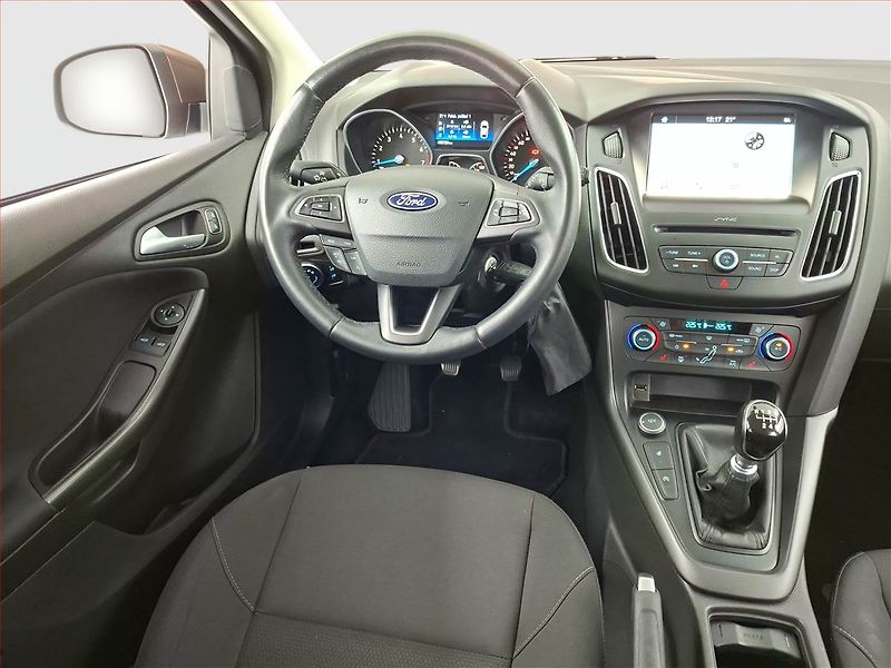 Ford Focus (2018) 1.0 EcoBoost, Tempomat - fotka 7 z 14
