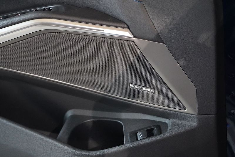 BMW Řada 3 M340i xDrive Touring, Panorama - fotka 27 z 50