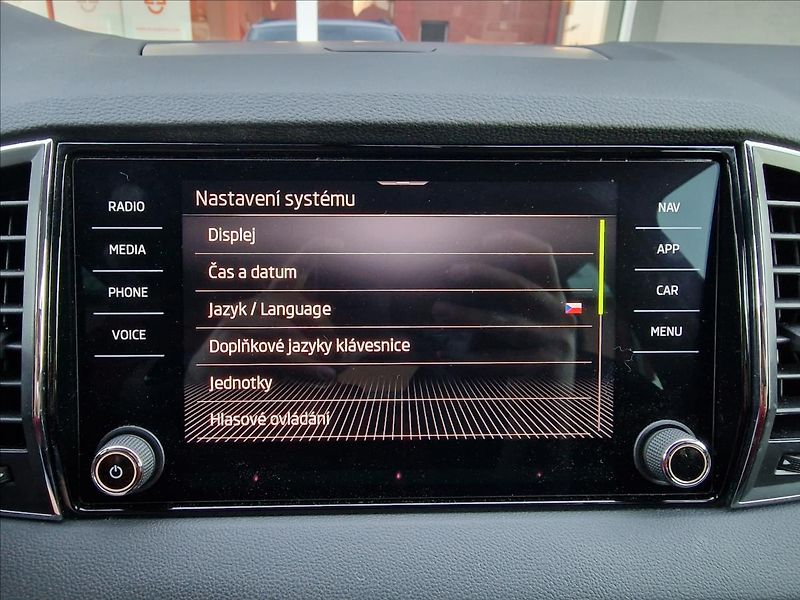 Škoda Karoq 2.0 TDI Style DSG,ČR,1.Maj - fotka 33 z 50