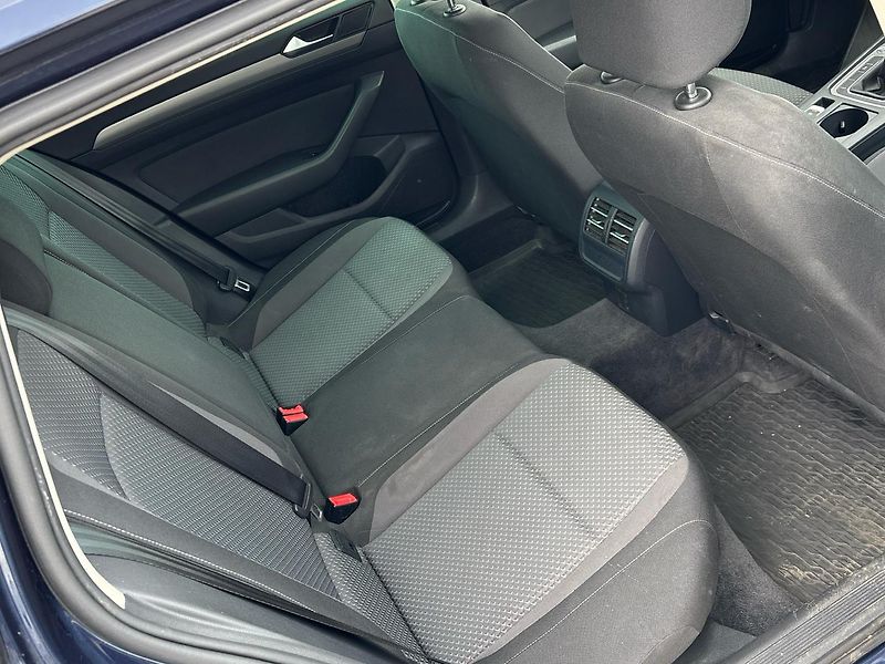 Volkswagen Passat Trendline - fotka 7 z 7