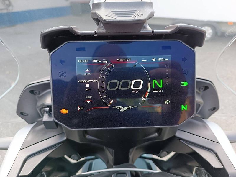 Moto Guzzi V 85 TT (2026) Travel Blu Zefiro - fotka 15 z 17