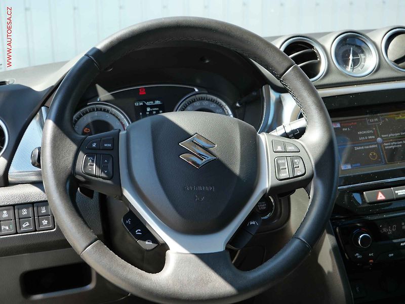 Suzuki Vitara (2019) 1.4 BoosterJet 4x4, 2.maj,ČR - fotka 11 z 30