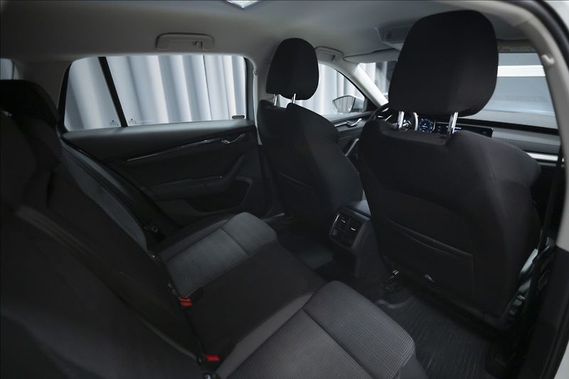 Škoda Octavia 2,0 TDI 1. MAJ ČR VÝHŘEV DPH - fotka 10 z 42