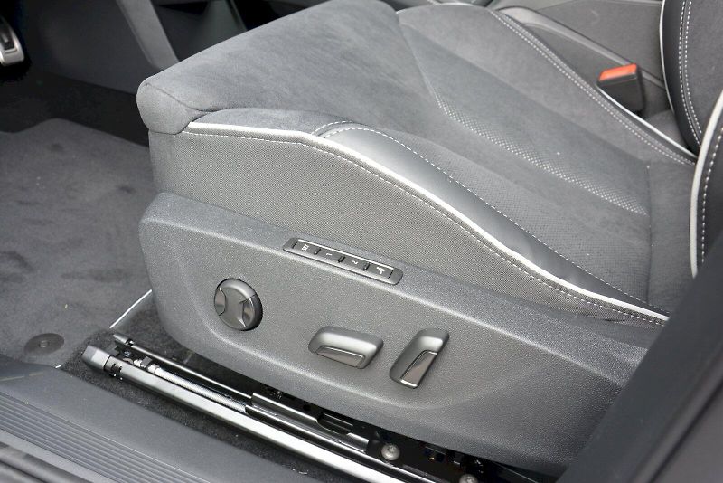 Škoda Enyaq (2025) SPORTLINE 63 kWh 150 KW - fotka 15 z 20