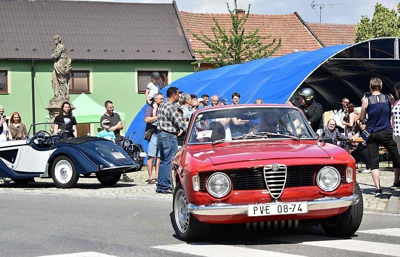 Nablýskaní veteráni projížděli v sobotu celým jihem Prostějovska. Konala se zde tradiční Veterán rallye. 17.6. 2023