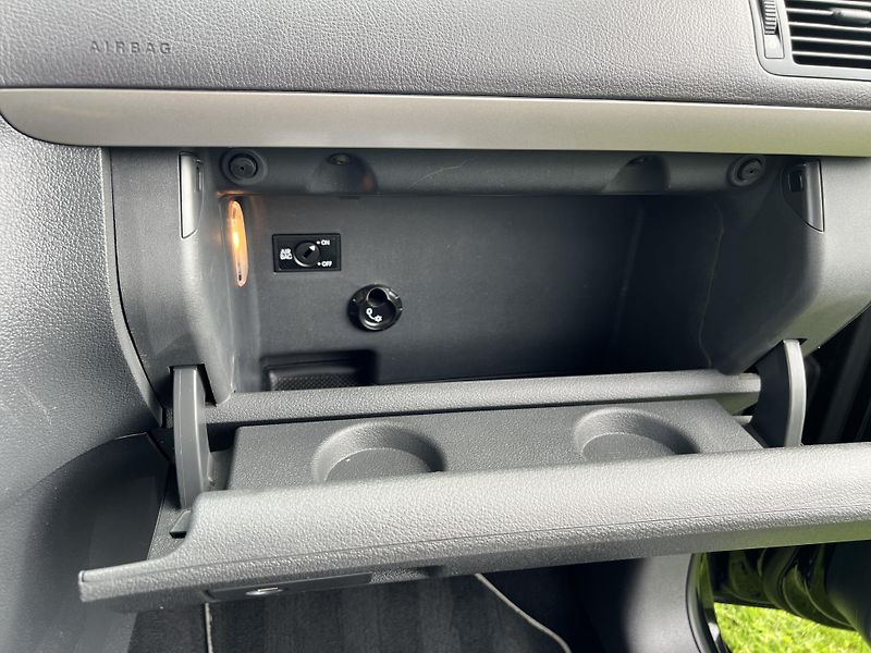 Volkswagen Touran 1.6 MPI 75KW,7MÍST,DIGI,NAVI - fotka 43 z 46