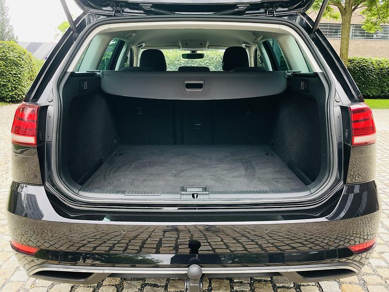 Volkswagen Golf 1.0TSI MANUÁL VÝHŘEV TAŽNÉ  - fotka 16 z 38