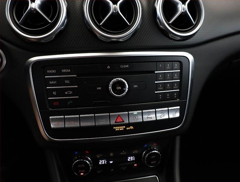 Mercedes-Benz GLA (2018) 200 d 4MATIC - fotka 11 z 18
