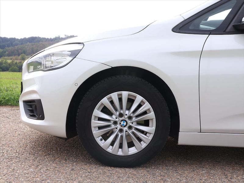 BMW Řada 2 1,5 118i 100kW LED Automat - fotka 34 z 41