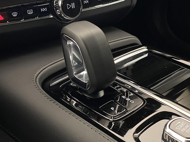 Volvo V90 T6 AWD RECHARGE CORE REZERVACE - fotka 27 z 60