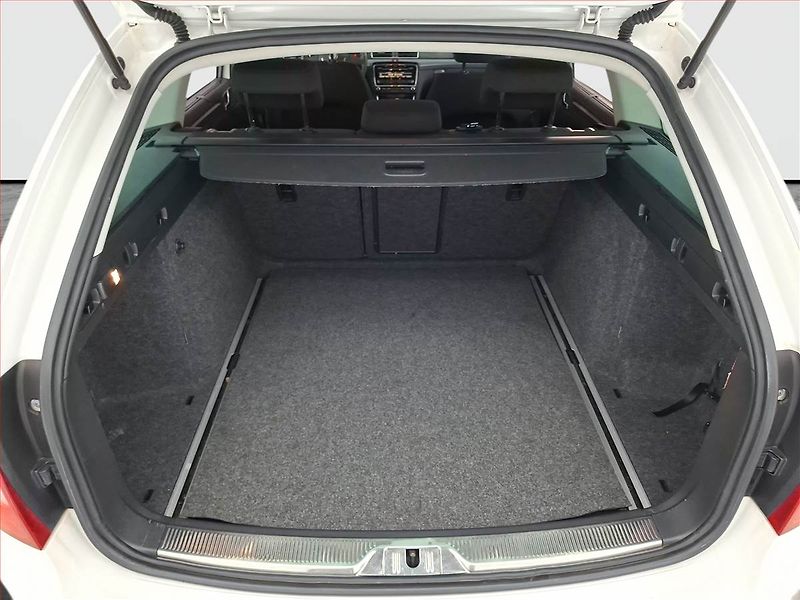 Škoda Superb (2011) 2.0 TDI, Xenony, Park. senzory - fotka 13 z 15