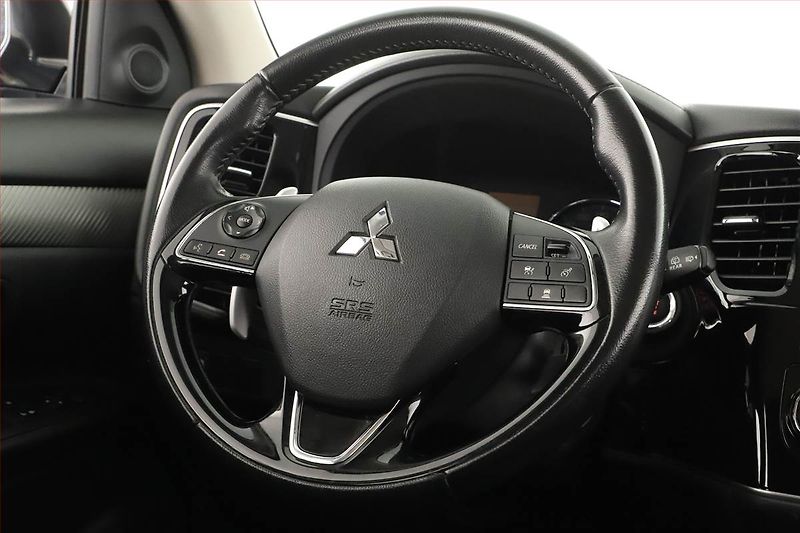 Mitsubishi Outlander (2019) 2.2 DI-D, 4X4, Automat - fotka 15 z 16