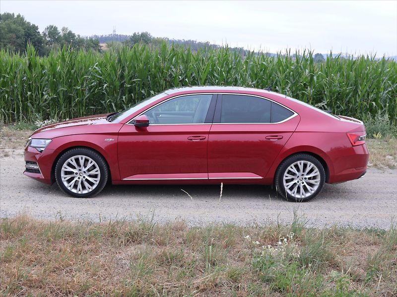 Škoda Superb 2,0 TSI 206kW DSG 4x4 CZ L&K - fotka 4 z 29
