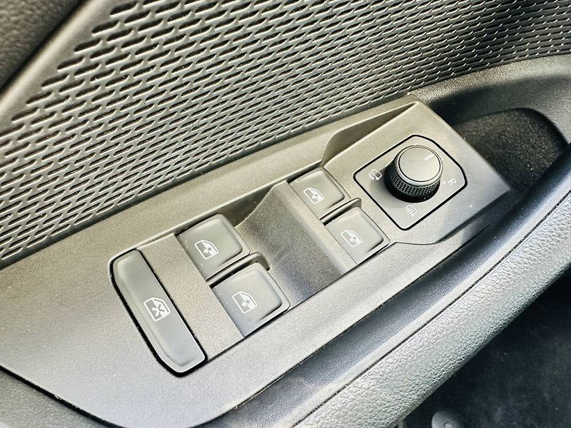 Škoda Octavia Liftback Style 2.0 TDI 110 kW - fotka 19 z 31