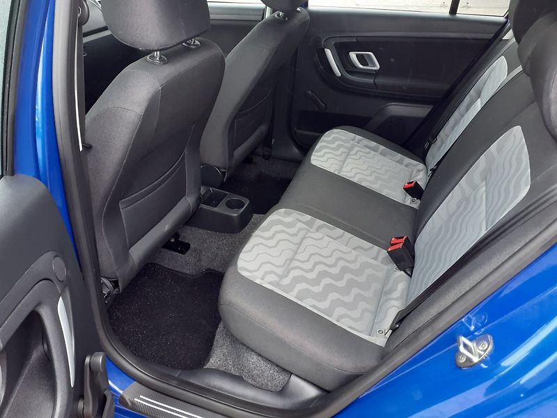 Škoda Fabia (2009) KOMBI 1.4 16V - fotka 14 z 38