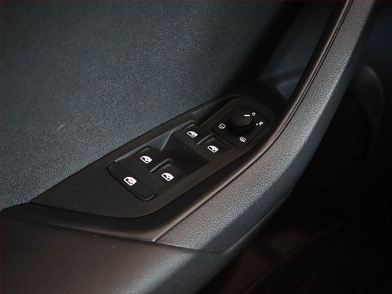 Škoda Karoq (2023) Sportline 1.5 TSI - fotka 20 z 22