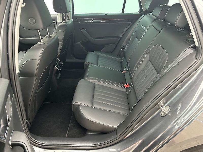 Škoda Superb 2.0 TDI L & K - fotka 27 z 35