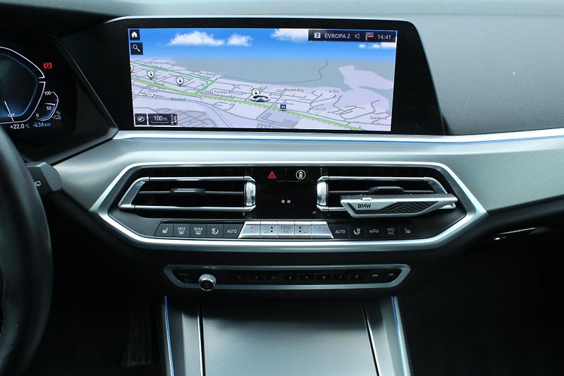 BMW X5 xDrive45e, 290kW - fotka 5 z 26