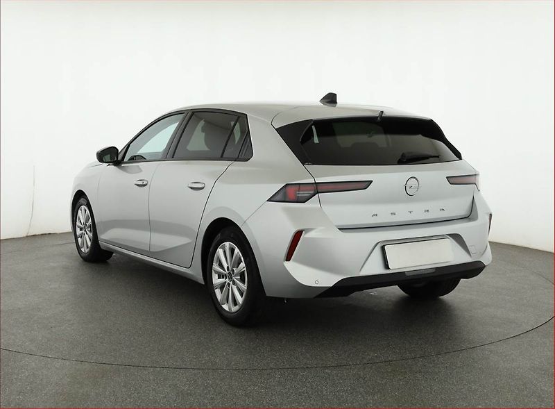 Opel Astra (2024) 1.2 Turbo, ČR,1.maj - fotka 4 z 17