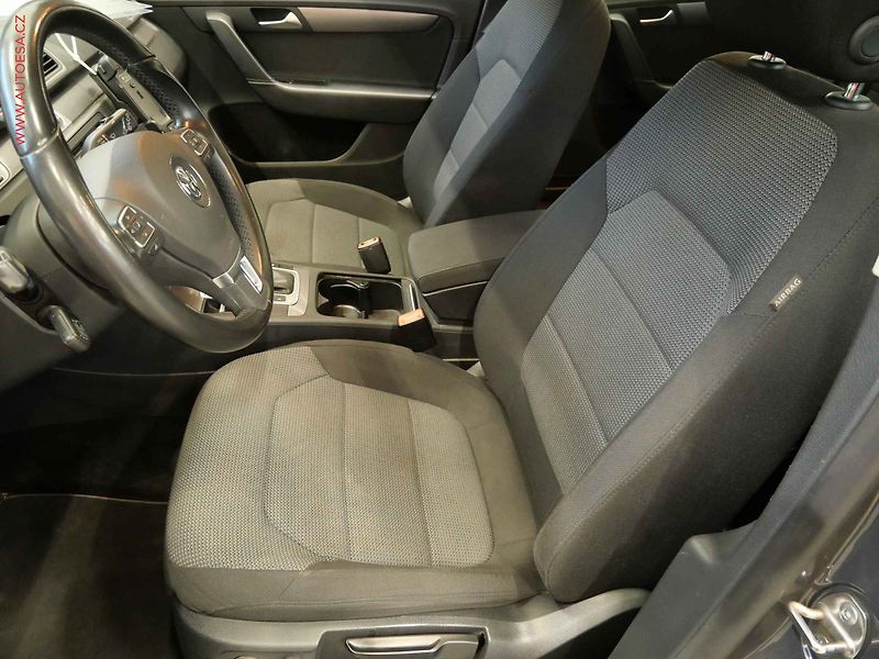 Volkswagen Passat (2013) 2.0TDi, DSG, klima - fotka 9 z 21