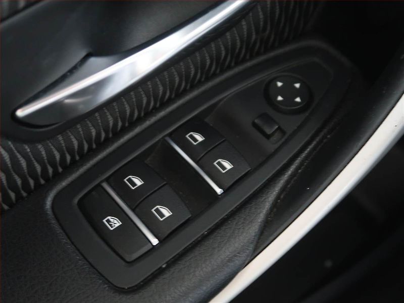 BMW Řada 3 (2017) 318 d, Automat, Navi, Tempomat - fotka 18 z 24