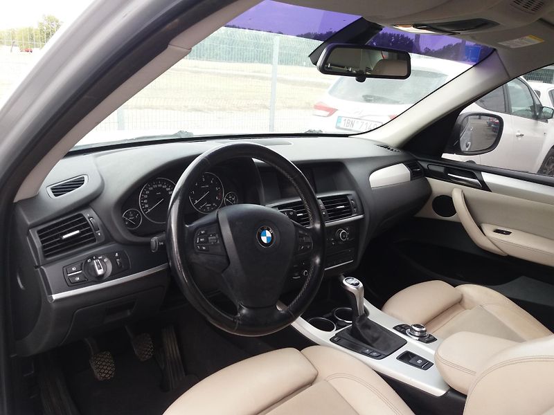 BMW X3 2.0D,4X4,XENONY,PANORAMA,NAVI! - fotka 16 z 28