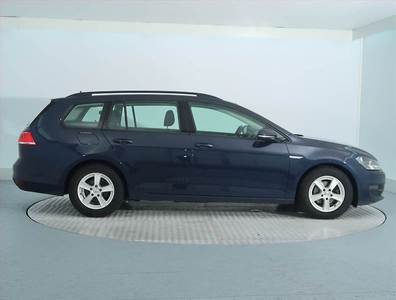 Volkswagen Golf (2016) 1.6 TDI, Xenony, Tempomat - fotka 6 z 14