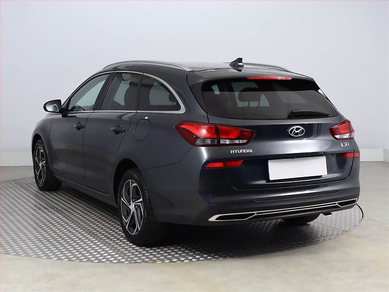 Hyundai i30 (2023) Smart 1.0 T-GDI - fotka 4 z 16