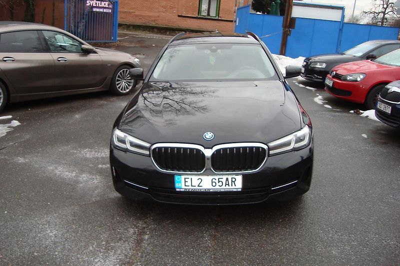 BMW Řada 5 (2021) 530e Xdrive, ČR, 1.Maj.S.Kn. - fotka 2 z 65