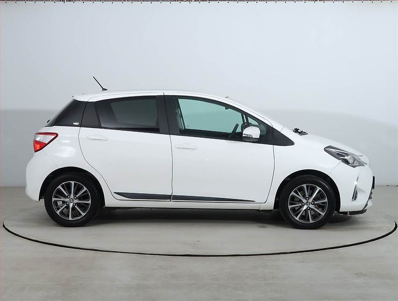 Toyota Yaris (2019) Y20 1.5 Dual VVT-i, Serv.kniha - fotka 6 z 19