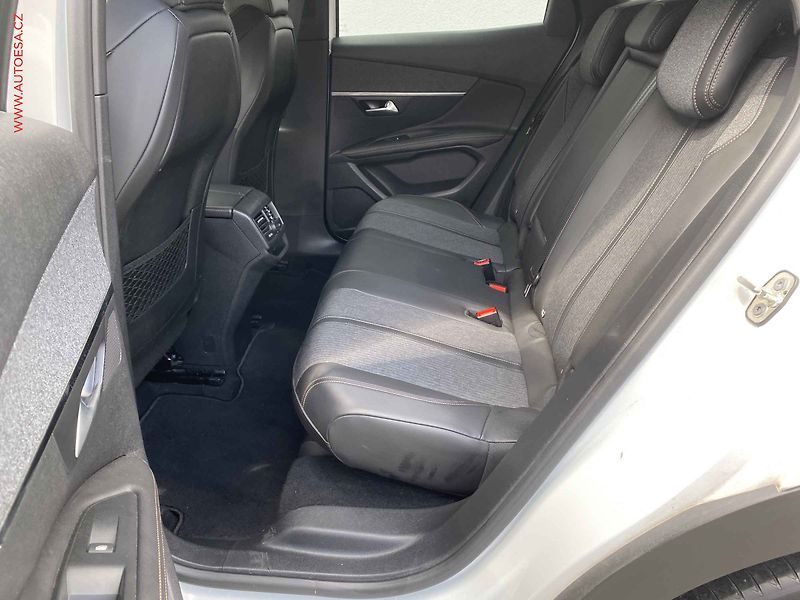 Peugeot 3008 (2018) 1.2 PT, GT Line, LED, kamera - fotka 10 z 19