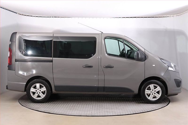 Opel Vivaro (2016) 1.6 BiCDTI, Bus, 8Míst, ČR - fotka 6 z 16