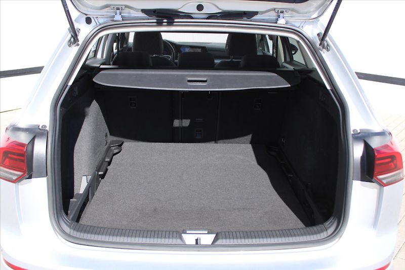 Volkswagen Golf 2.0 TDI LIFE BUSINESS NAVI ACC - fotka 12 z 28