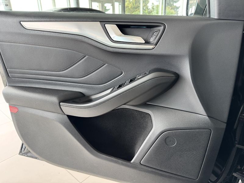 Ford Focus 1,0EB 92kW*Titanium*Navi*Kamer - fotka 30 z 35