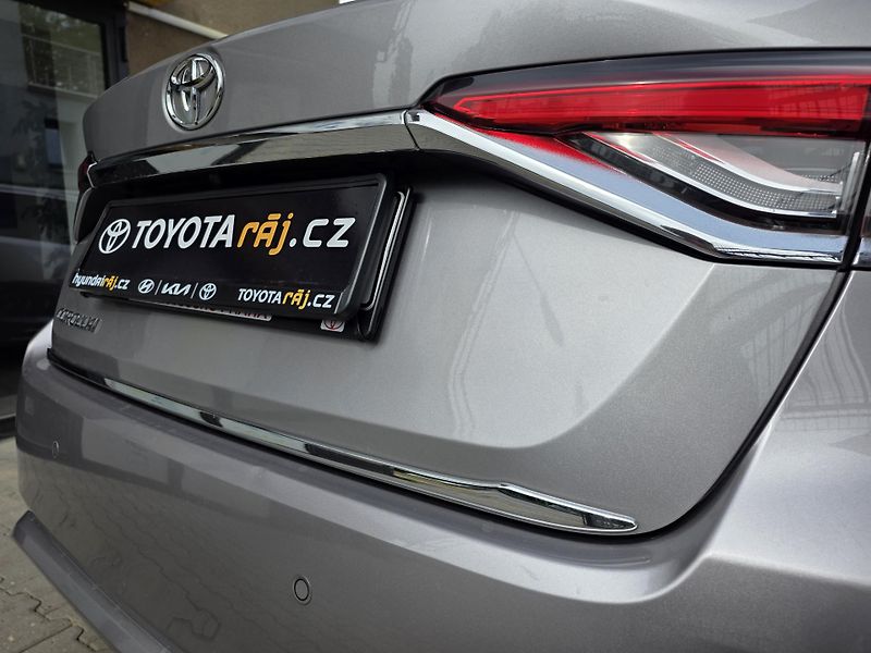 Toyota Corolla 1.6-NÍZKÉ KM-PRAVIDELNÝ SERVIS - fotka 13 z 26