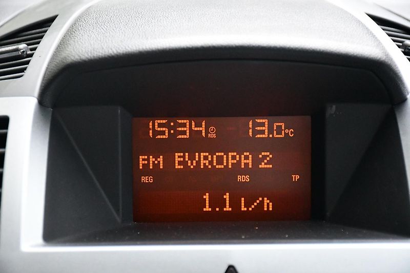 Opel Zafira 1.8i VYHŘ. SEDAČKY TAŽNÉ 7MÍST - fotka 24 z 28