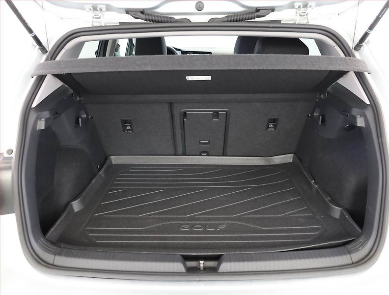 Volkswagen Golf (2024) 1.5 eTSI - fotka 11 z 20